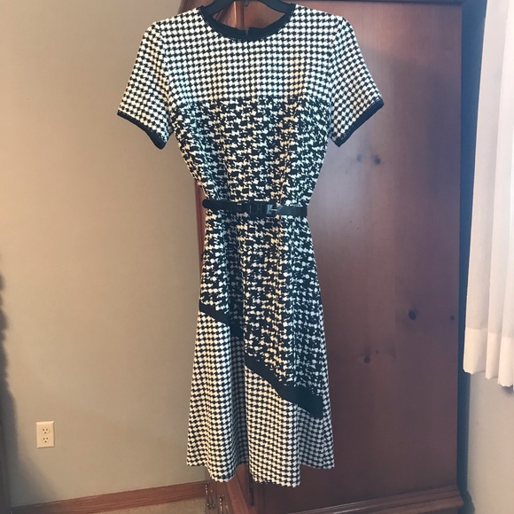 SOLD - Black/White Short Sleeve Dress - Picture 14 of 16